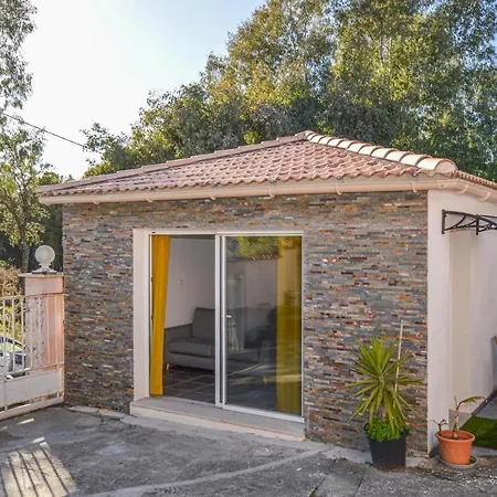 Vakantiehuis Awesome In Mezzavia With Kitchen