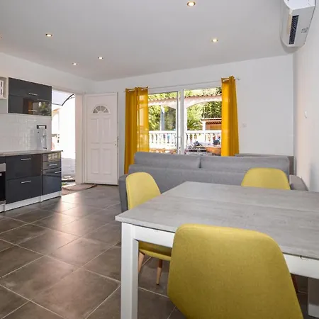 Awesome In Mezzavia With Kitchen Vakantiehuis