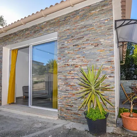 Awesome In Mezzavia With Kitchen *